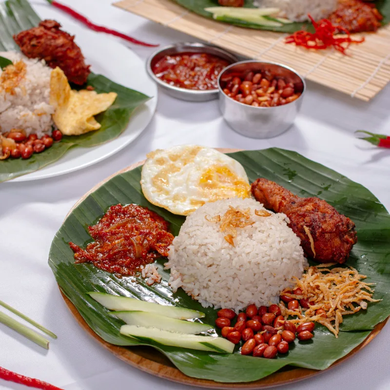 Assiette de cuisine malaisienne traditionnelle